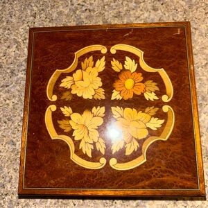 Vintage Sorrento Reuge Musical Jewelry Box Marquetry Wooden Inlay Works well